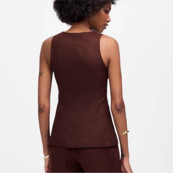 Sleeveless Brown Button-Front Tank Top - Picture 3 of 8